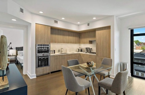 Shaw Bed & Breakfast | Contemporary | Downtown | Views