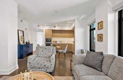 Shaw Bed & Breakfast | Contemporary | Downtown | Views