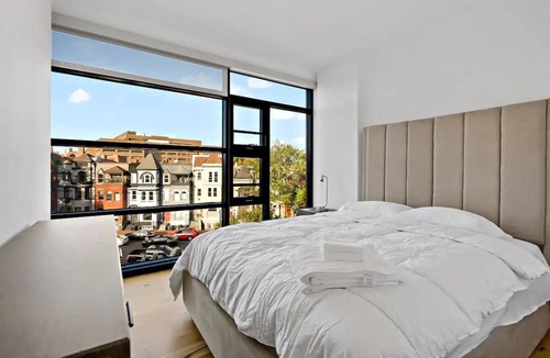 Shaw Bed & Breakfast | Contemporary | Downtown | Views | Luxury
