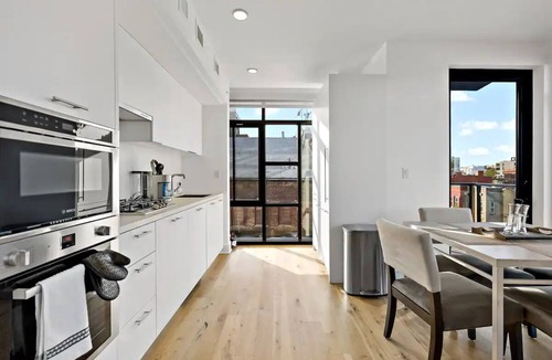 Shaw Bed & Breakfast | Contemporary | Downtown | Views | Luxury