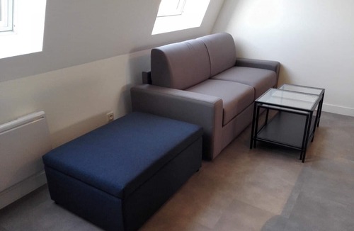 Saint-Quentin Apartment | Contemporary duplex apartment near SPA