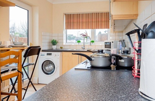 Bloxwich Apartment | Contemporary expansive apartment lower