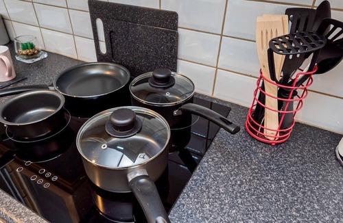 Bloxwich Apartment | Contemporary expansive apartment lower