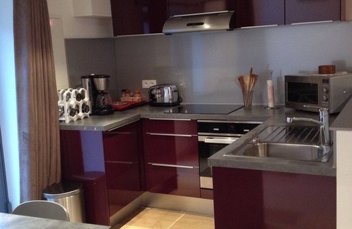 Nuits-Saint-Georges Cottage | Contemporary studio in old barn renovated by architect