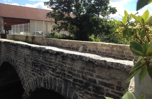 Nuits-Saint-Georges Cottage | Contemporary studio in old barn renovated by architect