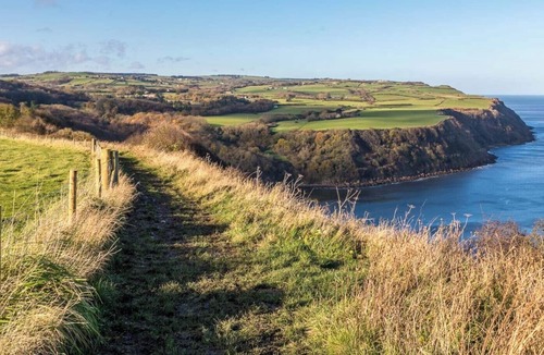 Rastrick Apartment | Contemporary