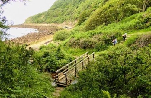 Rastrick Apartment | Contemporary