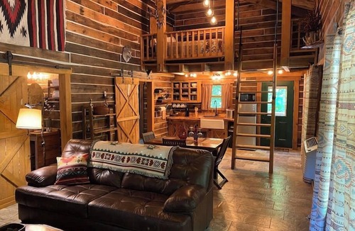 Anna Cabin | Contemporary Glamping with Native American Appeal!