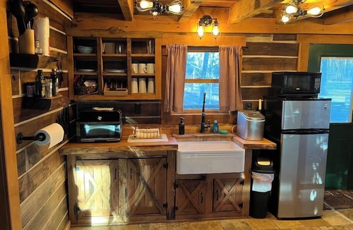 Anna Cabin | Contemporary Glamping with Native American Appeal!