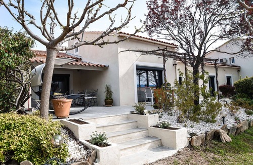 La Bouilladisse House | Contemporary house with jacuzzi