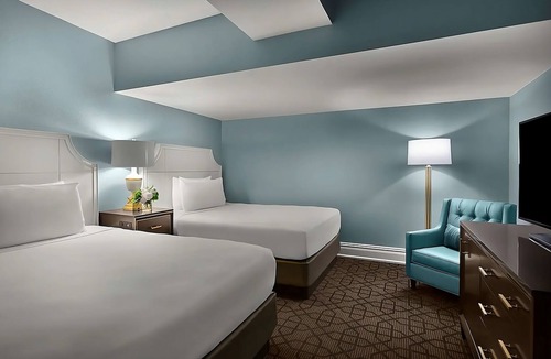 Central West End Hotel | Contemporary Hotel in Central West End District! 3 Spaces, Parking, Outdoor Pool