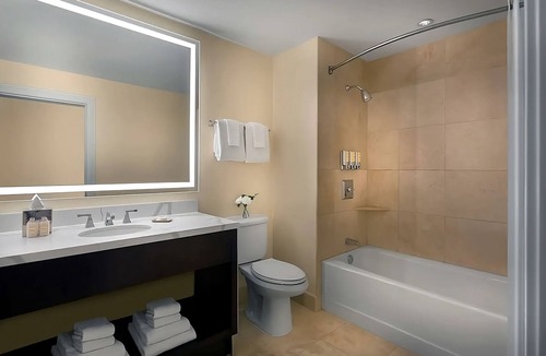 Central West End Hotel | Contemporary Hotel in Central West End District! 3 Spaces, Parking, Outdoor Pool