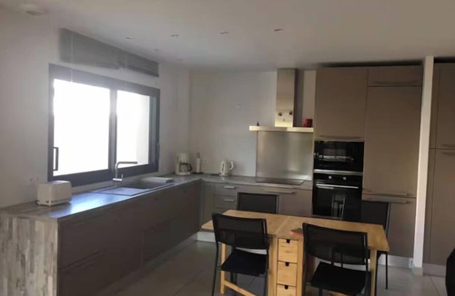 Bompas House | Contemporary house 10 minutes from the sea and 5 minutes from the town center.