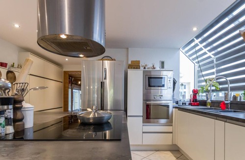Jullouville Cottage | Contemporary house in Jullouville with private pool and garden