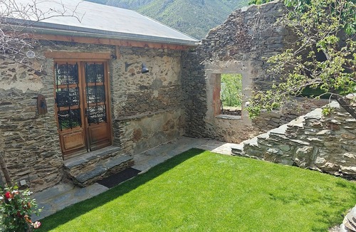 Nohedes House | Contemporary House in Peaceful Pyrenees Mountain Village