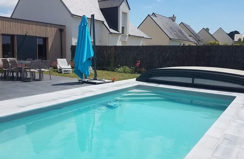 Erdeven House | Contemporary house with heated pool