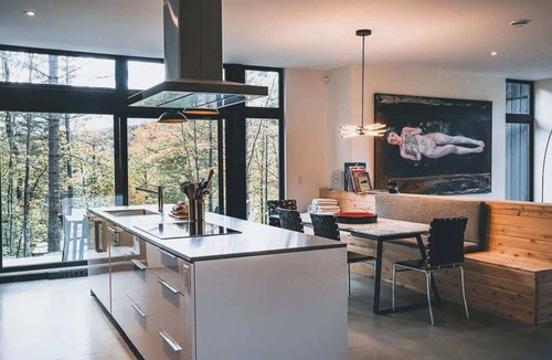 Lac-Superieur Ski Chalet | Contemporary in Nature Cabin w/Spa, Sauna & EV Friendly