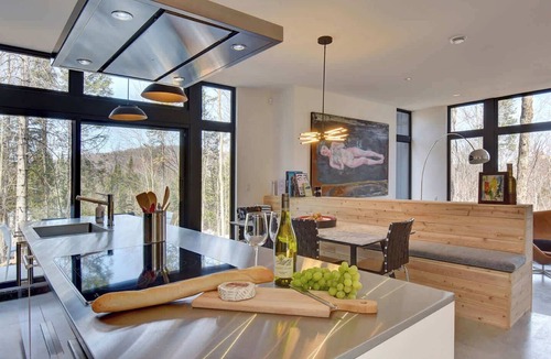 Lac-Superieur Ski Chalet | Contemporary in Nature Cabin w/Spa, Sauna & EV Friendly