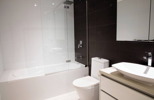 Lane Cove North Apartment | Contemporary living in a leafy setting