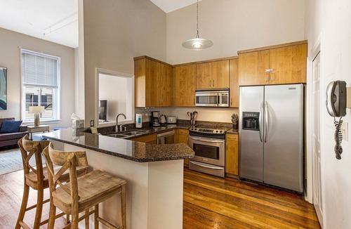 Historic District - North Condo | Contemporary Living on Broughton with King Beds & Parking by Lucky Savannah