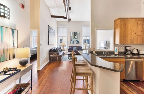 Historic District - North Condo | Contemporary Living on Broughton with King Beds & Parking by Lucky Savannah