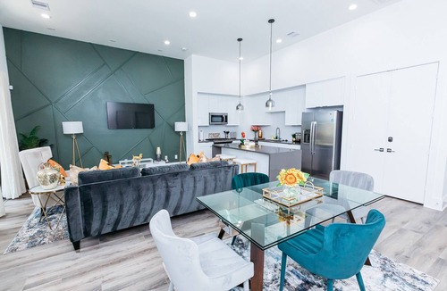 Riverside Terrace House | Contemporary Luxe home 10mins from DT Houston