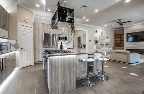 Far North Dallas House | Contemporary, Luxury 3 bedroom plus Office townhome in north Dallas with 1G net