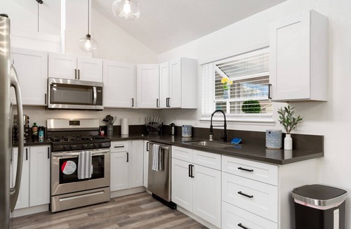 Rio Linda House | Contemporary Modern Spacious 3BR/2BA Near SMF