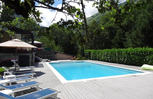 Cauterets Apartment | Contemporary mountain-style l'Isardère apartment