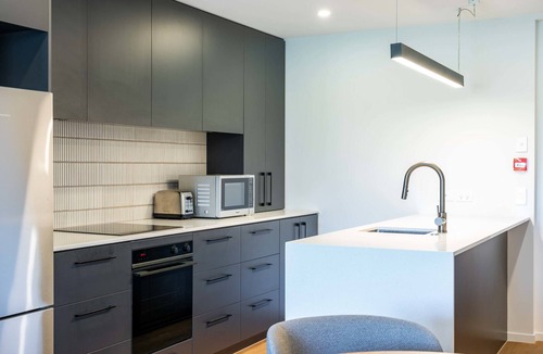 Wanaka Apartment | Contemporary Northlake Apartment