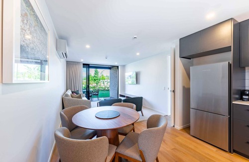 Wanaka Apartment | Contemporary Northlake Apartment