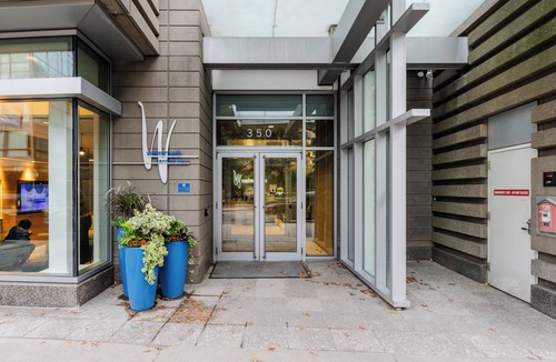 East Cambridge Apartment | Contemporary One Bedroom in Kendall Square