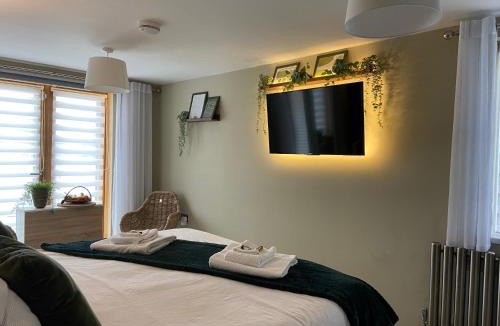 Inchbrook House | contemporary quiet countryside retreat