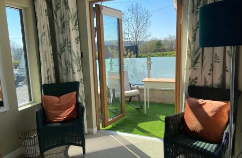 Inchbrook House | contemporary quiet countryside retreat