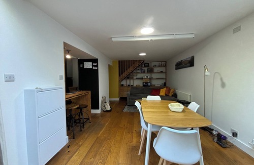 Hackney Apartment | Contemporary Style | Private Patio | London Fields