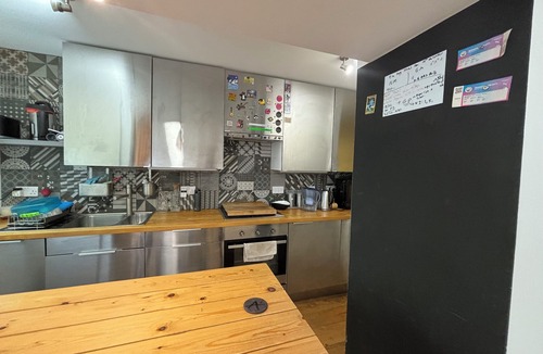 Hackney Apartment | Contemporary Style | Private Patio | London Fields