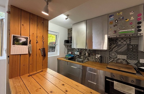 Hackney Apartment | Contemporary Style | Private Patio | London Fields