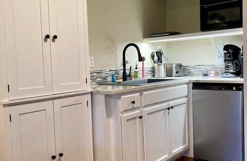 Sunriver Apartment | Contemporary Studio . dog-friendly