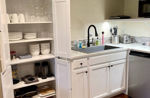 Sunriver Apartment | Contemporary Studio . dog-friendly