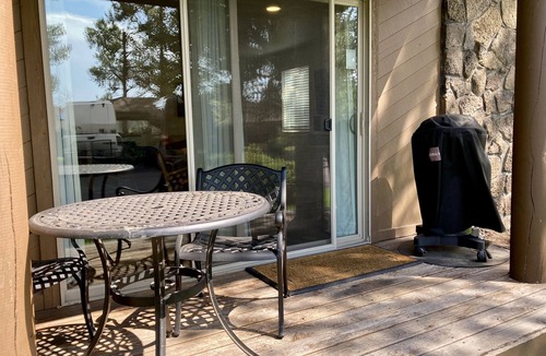 Sunriver Apartment | Contemporary Studio . dog-friendly