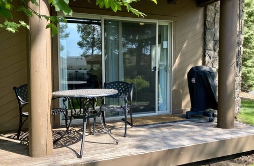 Sunriver Apartment | Contemporary Studio . dog-friendly