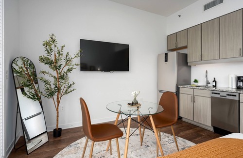 Avondale Apartment | Contemporary Studio in DT BHAM! l Private Balcony