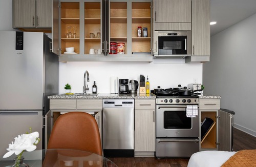 Avondale Apartment | Contemporary Studio in DT BHAM! l Private Balcony