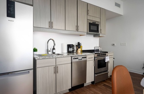 Avondale Apartment | Contemporary Studio in DT BHAM! l Private Balcony