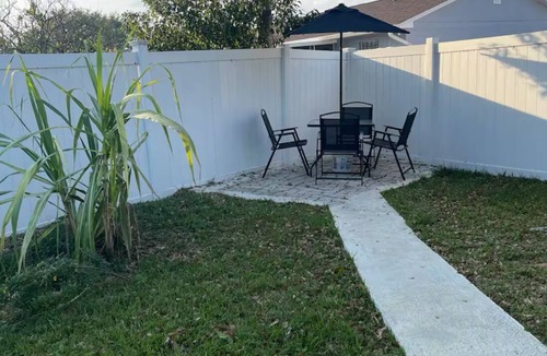 Oak Ridge Apartment | Contemporary Studio W/Full kitchen near Universal