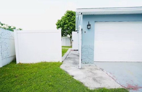 Oak Ridge Apartment | Contemporary Studio W/Full kitchen near Universal