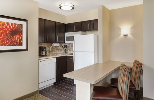 Northbrook Condo | Contemporary Suite in "The Glen" Business District | 24 Hour Fitness Center + Indoor Pool + Kitchen