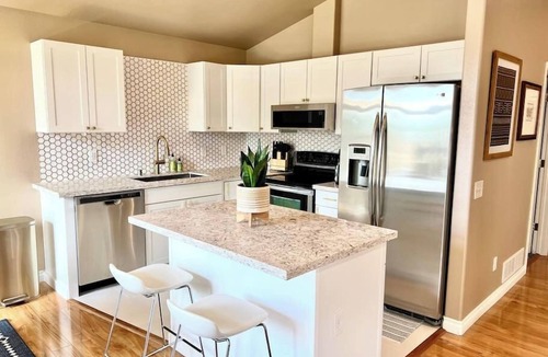 Turnagain House | Contemporary Turnagain Townhome