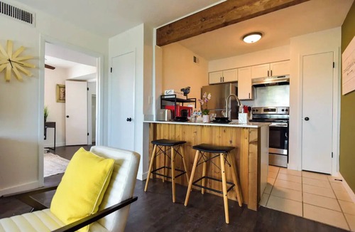 Dallas Apartment | Contemporary Unit 303, Toluca 98nn