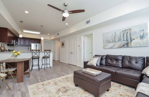 Katy Condo | Contemporary Urban Living in Gated Complex |2Q